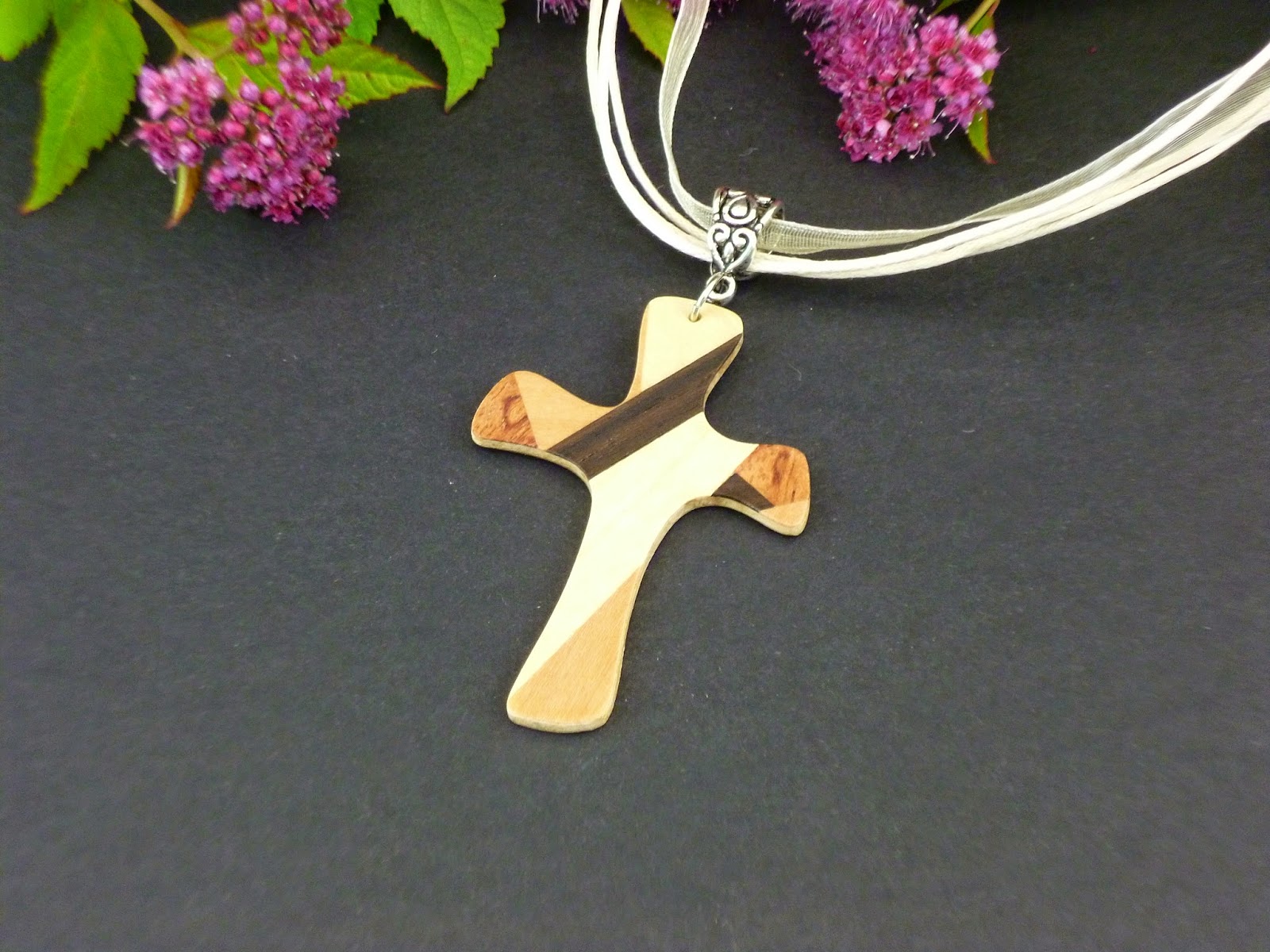 Bijoux artisanaux en marqueterie bois - Frédérique CESBRON