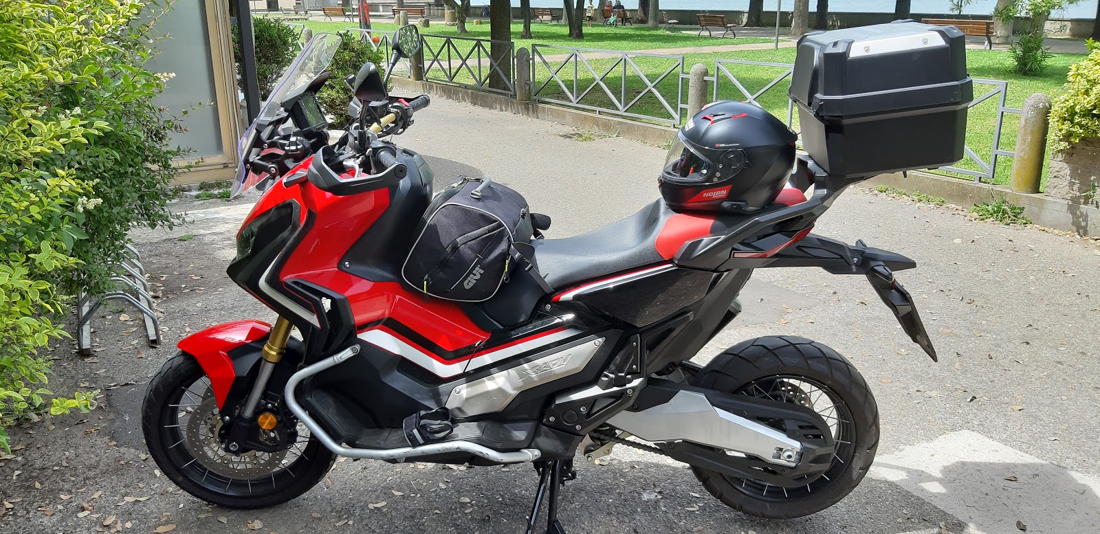 inviaggiocondueruote Tunnelbag GIVI EA122 recensione