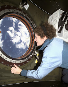 Susan Helms, primeira mulher na Estação Espacial Internacional