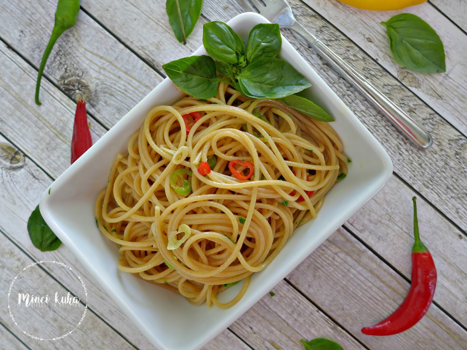 Spaghetti al olio all'aglio e peperoncino