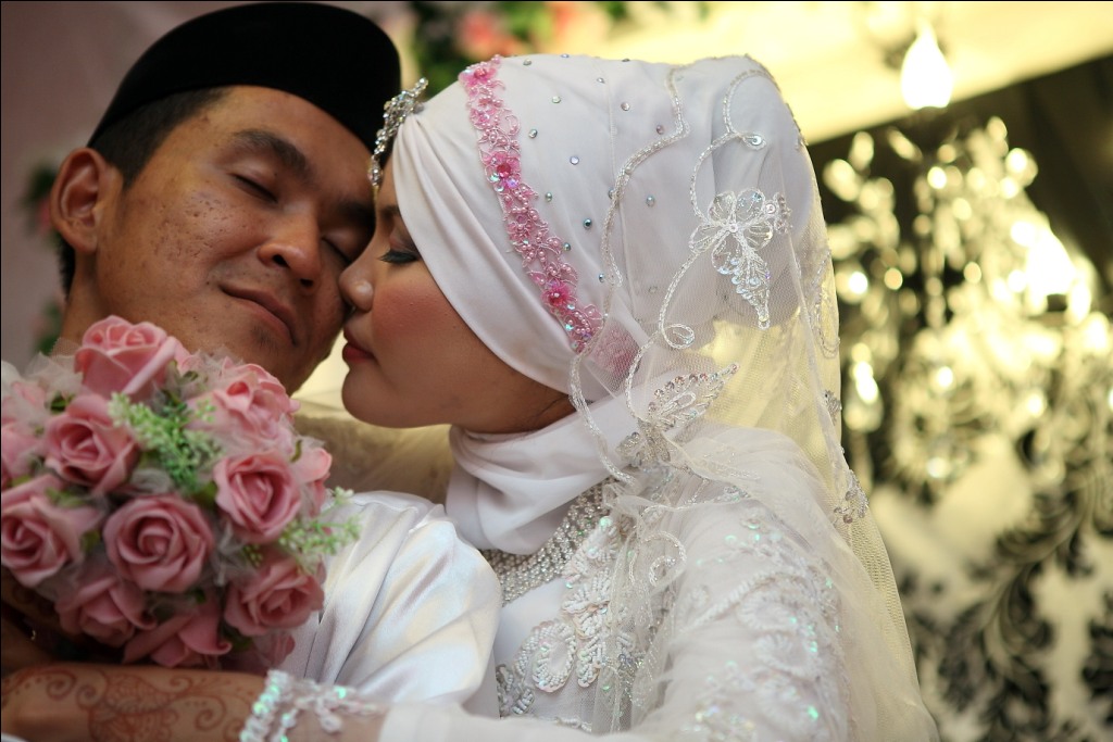 gaun putih akad nikah