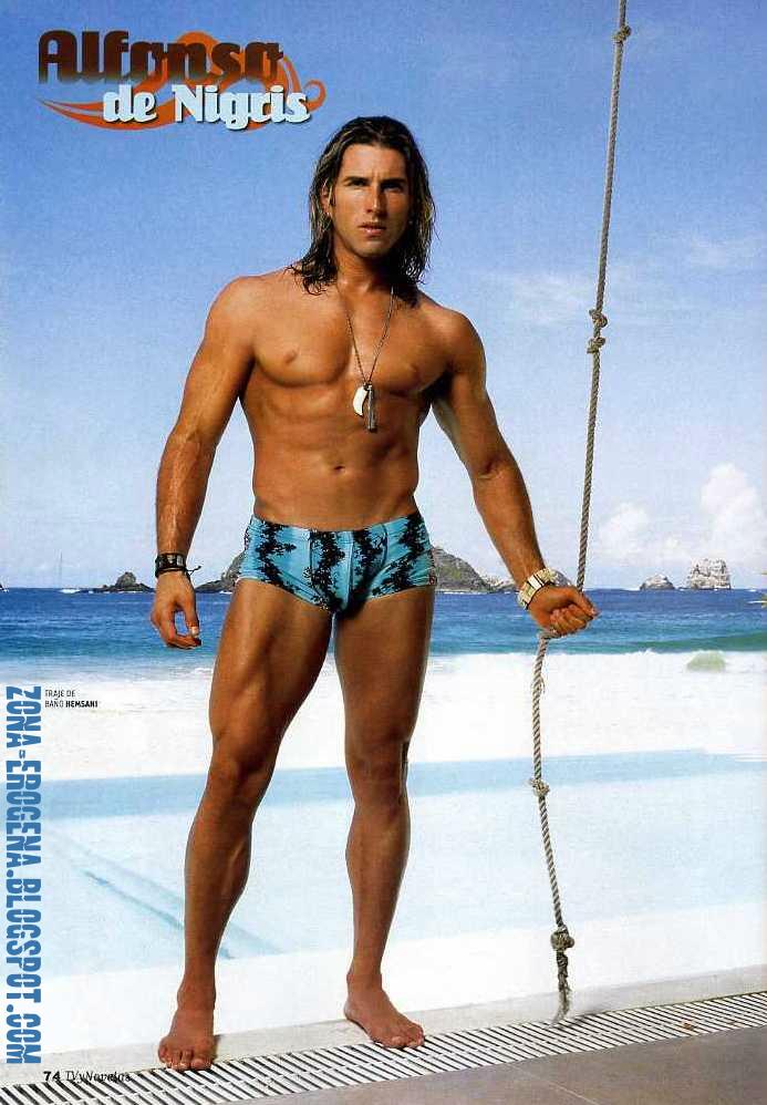 Machos Latinos Calientes: Poncho de Nigris