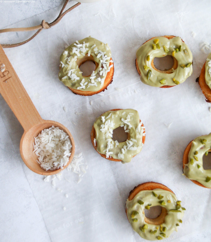 Minidonuts mit Matcha Glasur