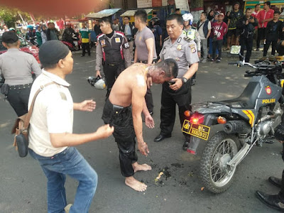  polisi terbakar saat amankan demo