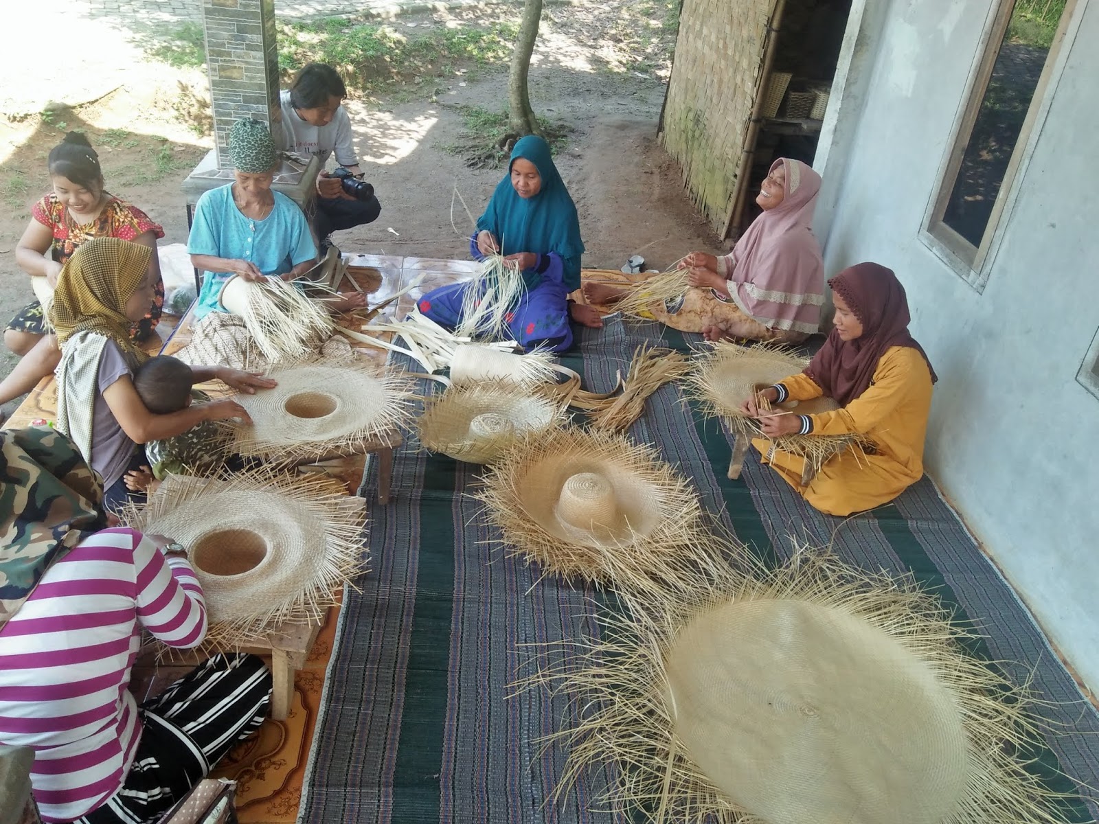 Meningkatkan Nilai Tambah: Pelatihan Pengembangan Usaha Kreatif Berbasis Kearifan Budaya
