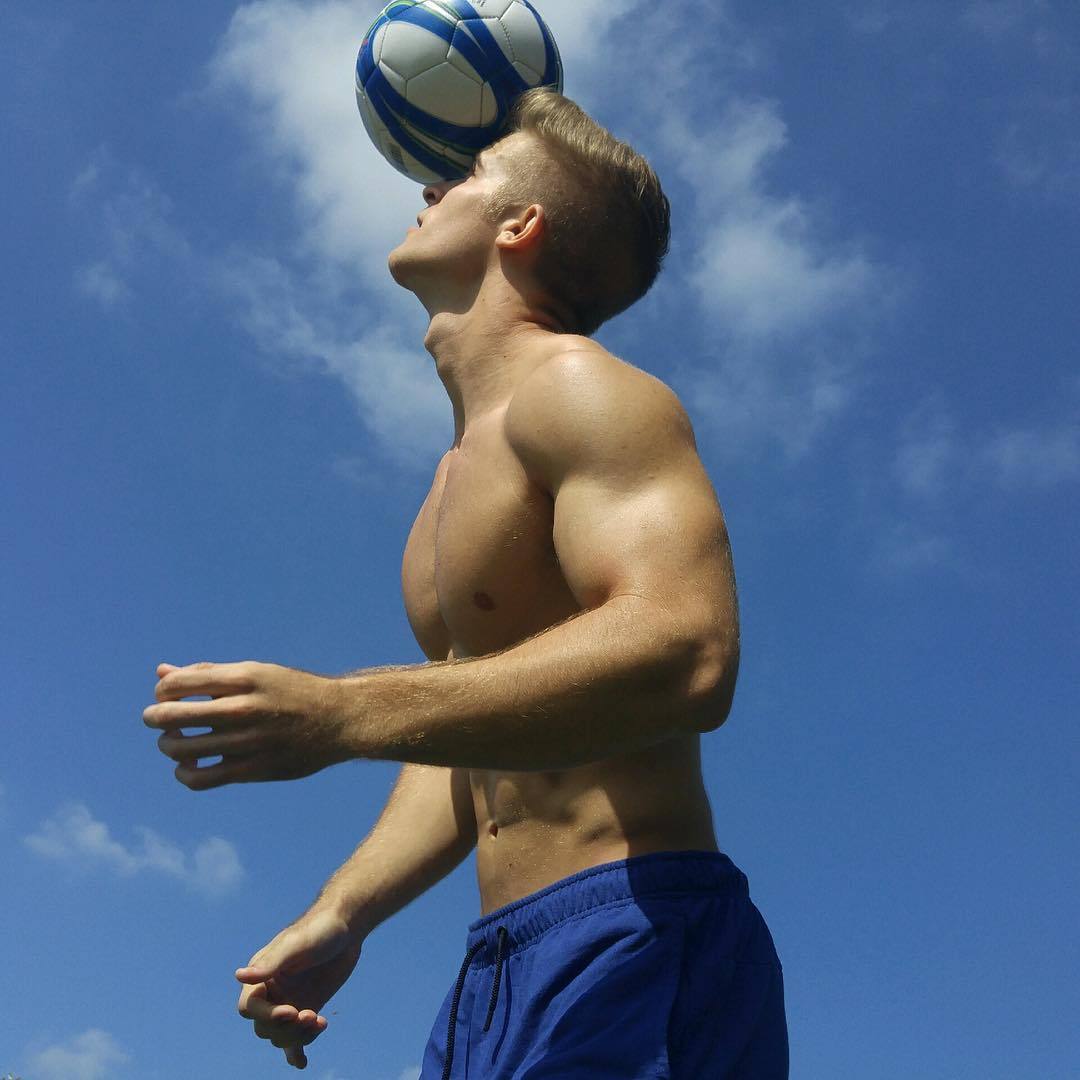 hot-young-shirtless-guys-playing-ball