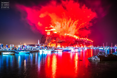 Antiche tradizioni dell' Isola d' Ischia, Festa a mare agli scogli di Sant' Anna 2019, Festa di Sant'Anna 2019, foto Ischia, fotografare i fuochi d'artificio, Incendio del Castello Aragonese Ischia,