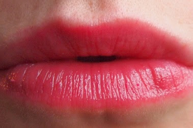 Cara Memerahkan Bibir Sekaligus Melembabkan