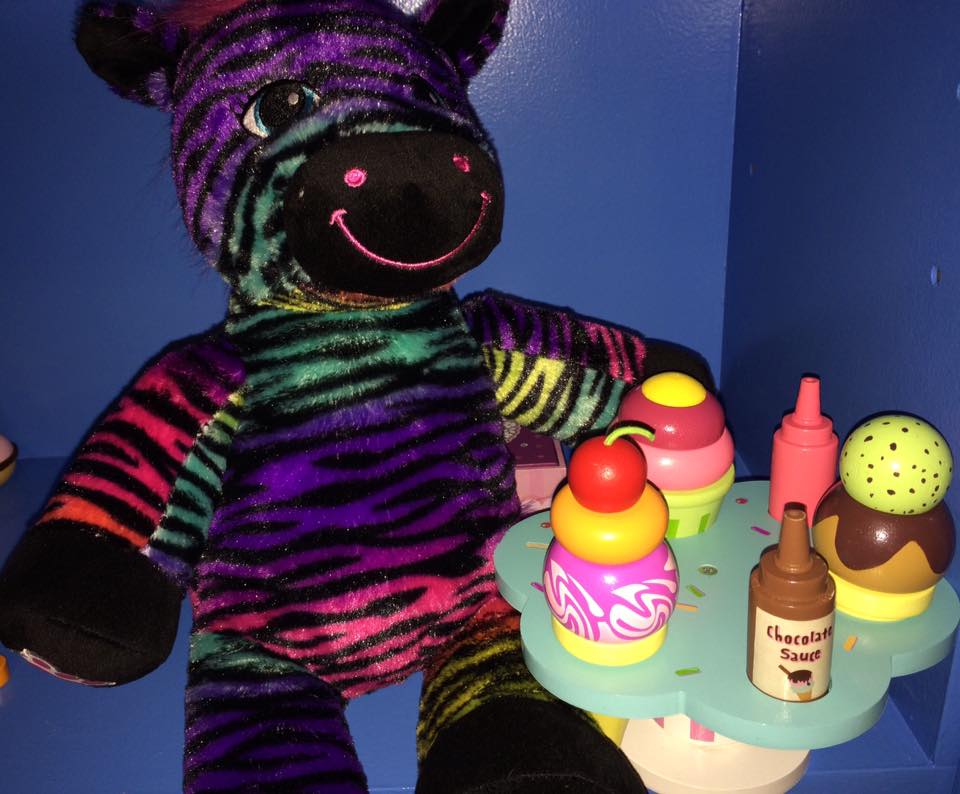 Trips 'n Toys Le Toy Van Honeybake Collection Carlo's Gelato Playset