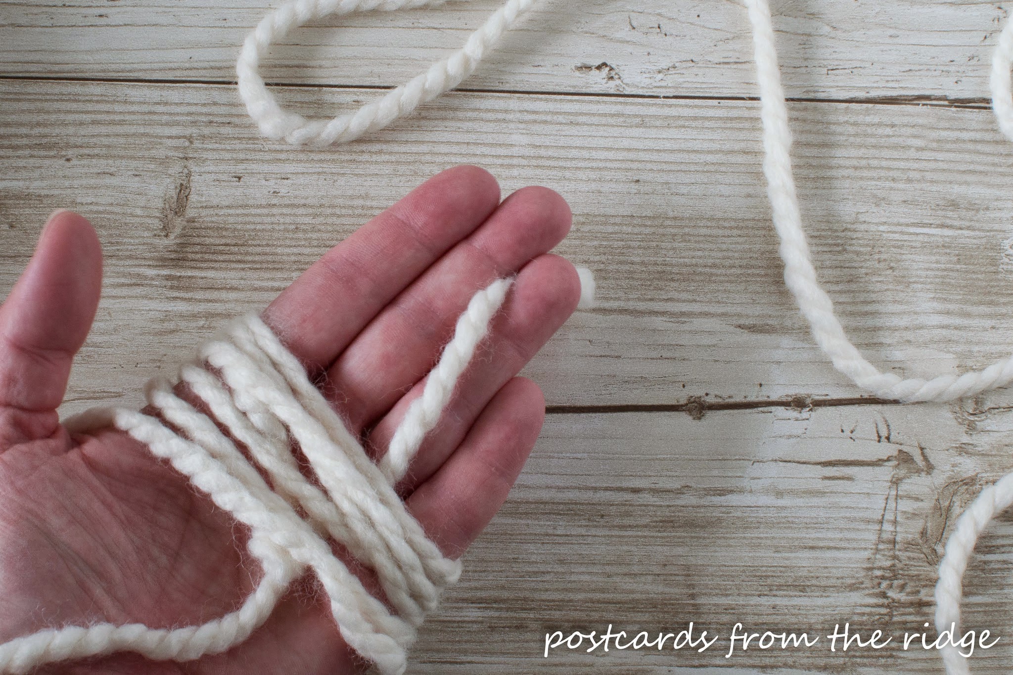 Anthropologie Pompom Garland tutorial. So simple! #rockyourknockoff