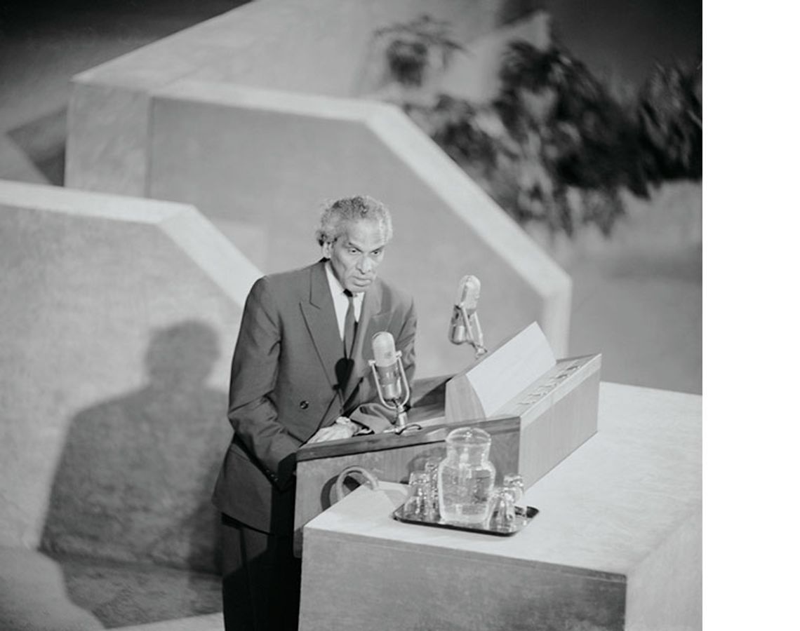 VK Menon, Pandit Jawaharlal Nehru, Vengalil Krishnan Krishna Menon, VK Menon in marathi, vk krishna menon information in marathi, vk krishna menon longest speech, vk krishna menon biography, पंडित जवाहरलाल नेहरू, वि के मेनन