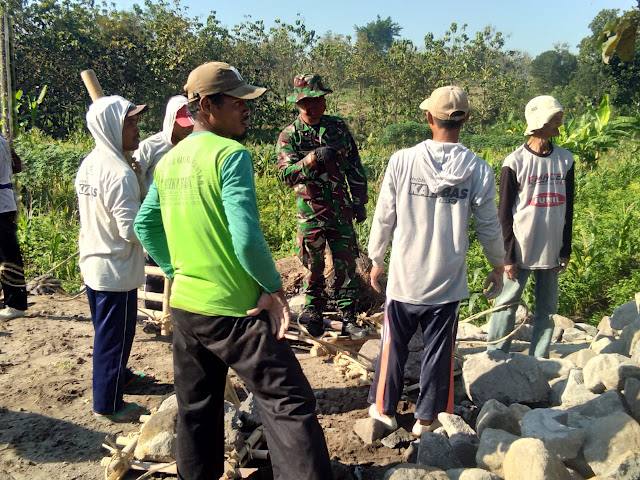 Jelang Penutupan  Perwira Korlap Kodim Sragen  Himbau Kepada Warga Agar Merawat Hasil Pembangunan Program TMMD Ke -108 Jelang Penutupan  Perwira Korlap Kodim Sragen  Himbau Kepada Warga Agar Merawat Hasil Pembangunan Program TMMD Ke -108