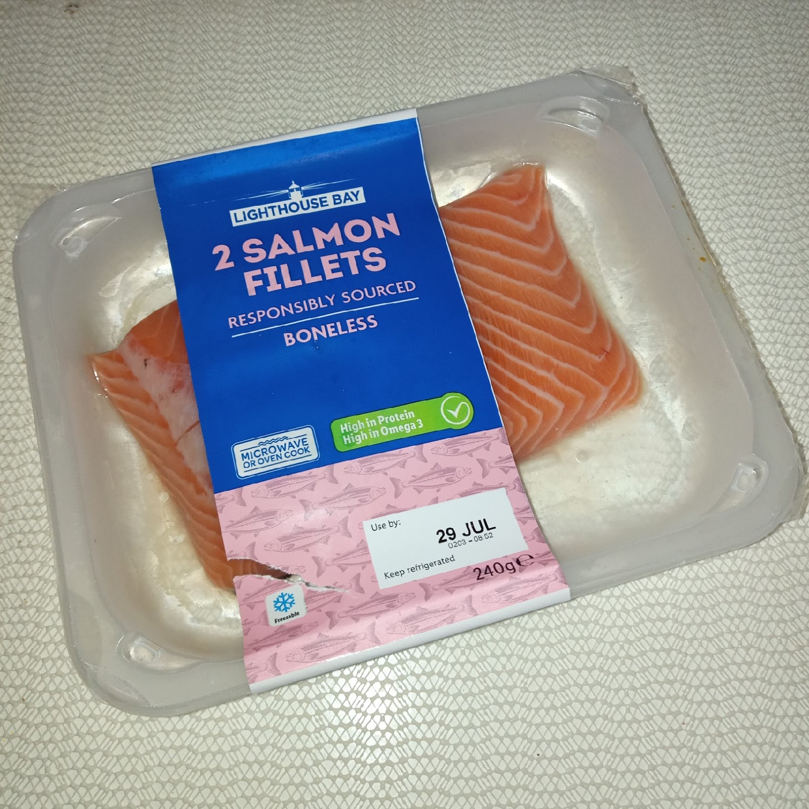 Supersupergirl's Food Reviews [Review] Lidl Lighthouse Bay 2 Salmon