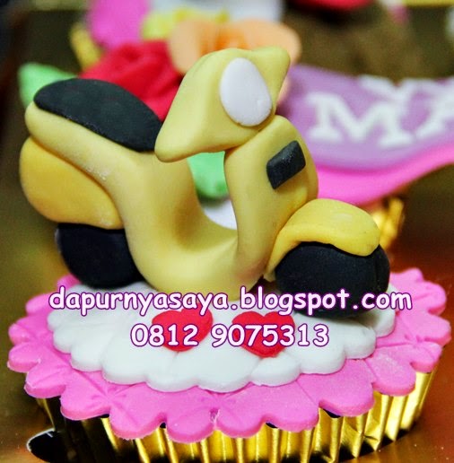 Vespa on Cupcakes