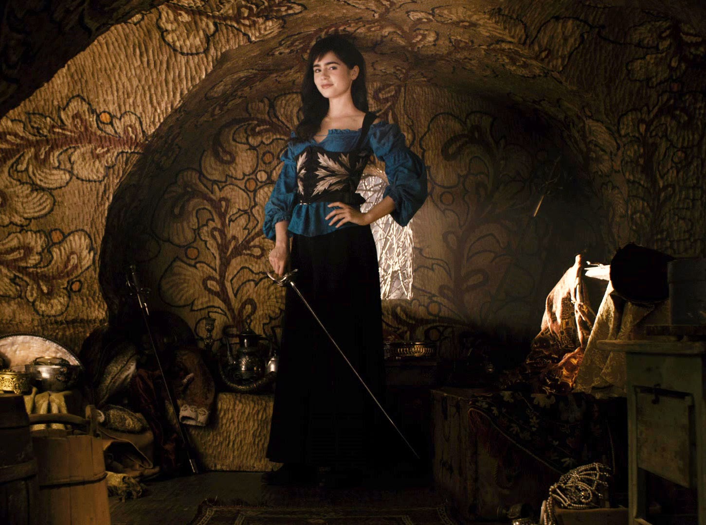 Mirror mirror когда вышла. лили коллинз белоснежка и месть гномов. F. Mirror mirror когда вышла. белоснежка с джулией робертс.