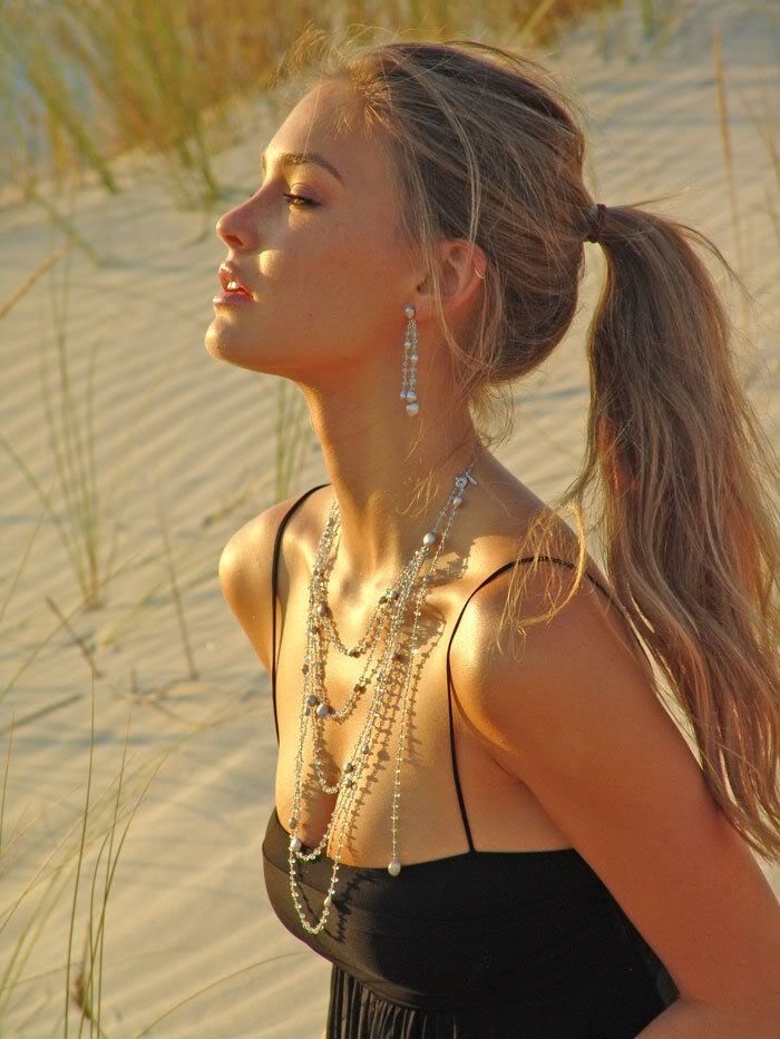 Funk Broker: Elastics Ponytails and Hair Breakage