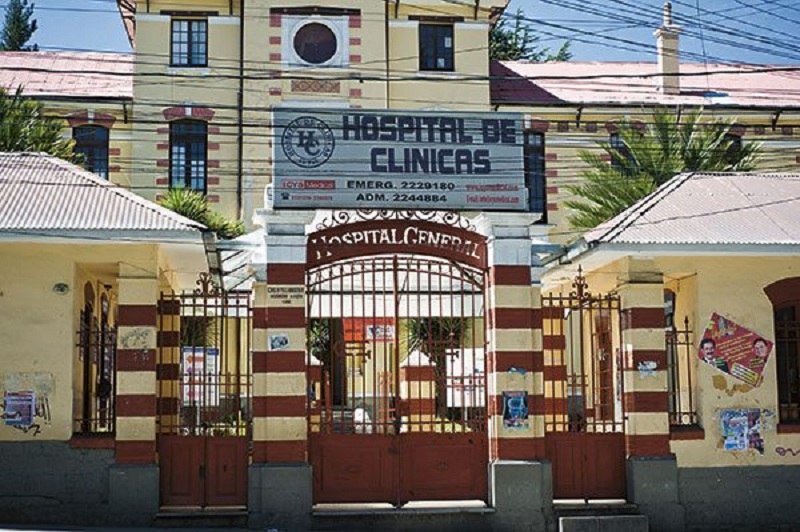 Hospital de Clínicas en la zona de Miraflores de La Paz / RRSS