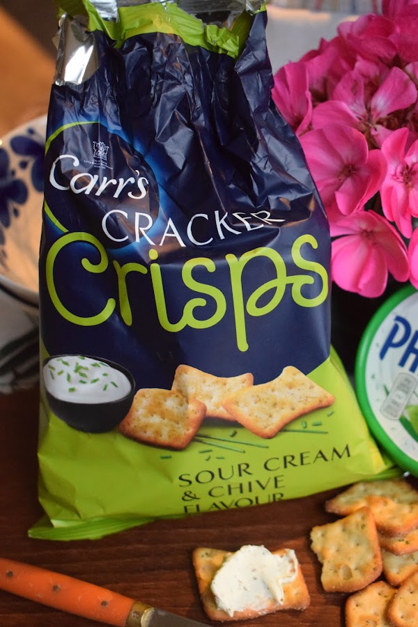 Smaskelismaskens Carr's cracker crisps sour cream and chive flavour