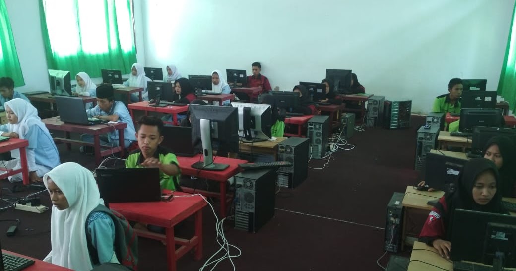 Ujian Sekolah Berbasis Komputer sehingga Melatih Siswa dan