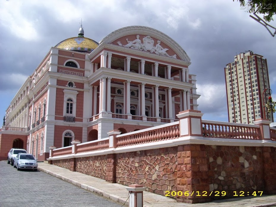 OBRA EM MANAUS-AMAZONAS, ELE REFORMOU A FACHADA DO TEATRO AMAZONAS