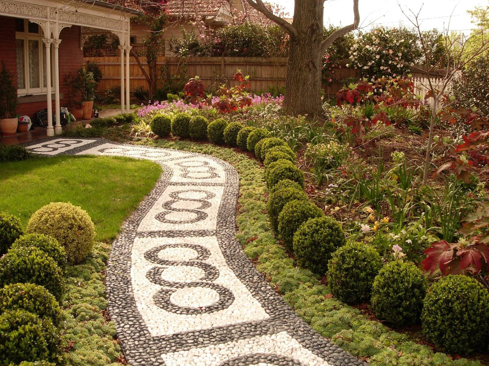 Mira estos senderos extraordinariamente hermosos en el jardín y