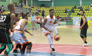 Con doble jornada y el debut de Kelvin Peña continúa el basket de Puerto plata