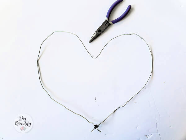 How to Make a Cute DIY Wire Heart Wreath on a Budget