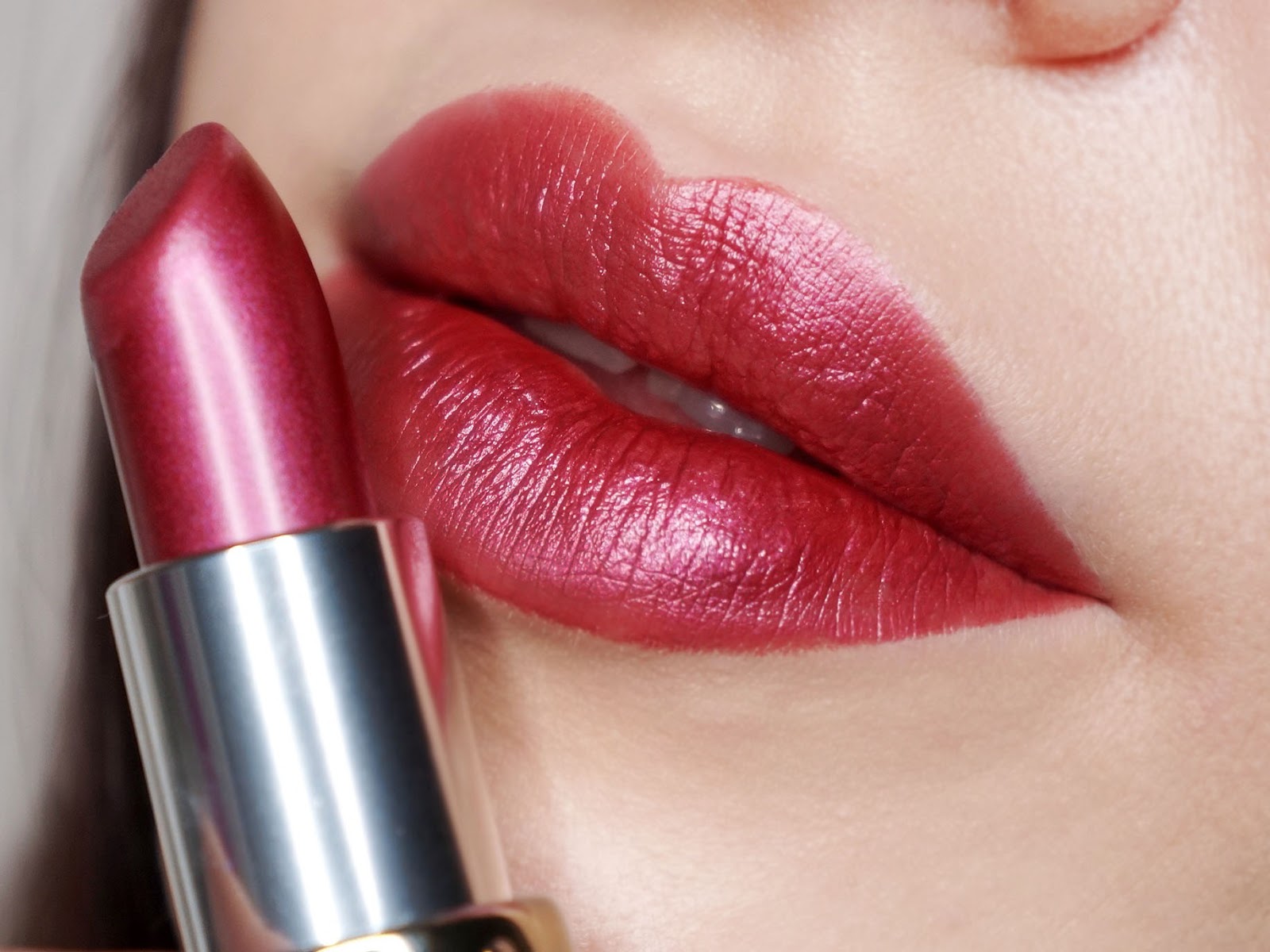 Pupa I'm Matt & Metallic Lipstick - свотчи семи новых оттенков на губах