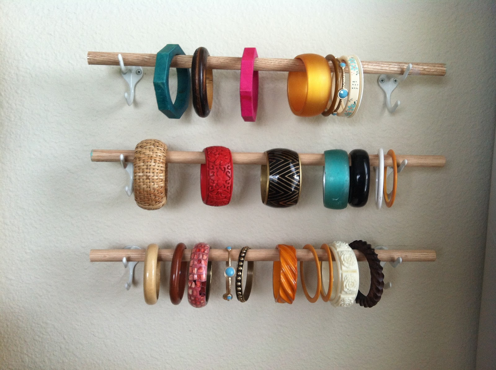 Cocoa and Stella: D.I.Y. Bracelet Display