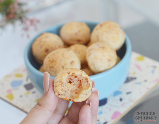 pão de queijo de calabresa