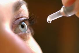 ستة علاجات فعالة لجفاف العيون