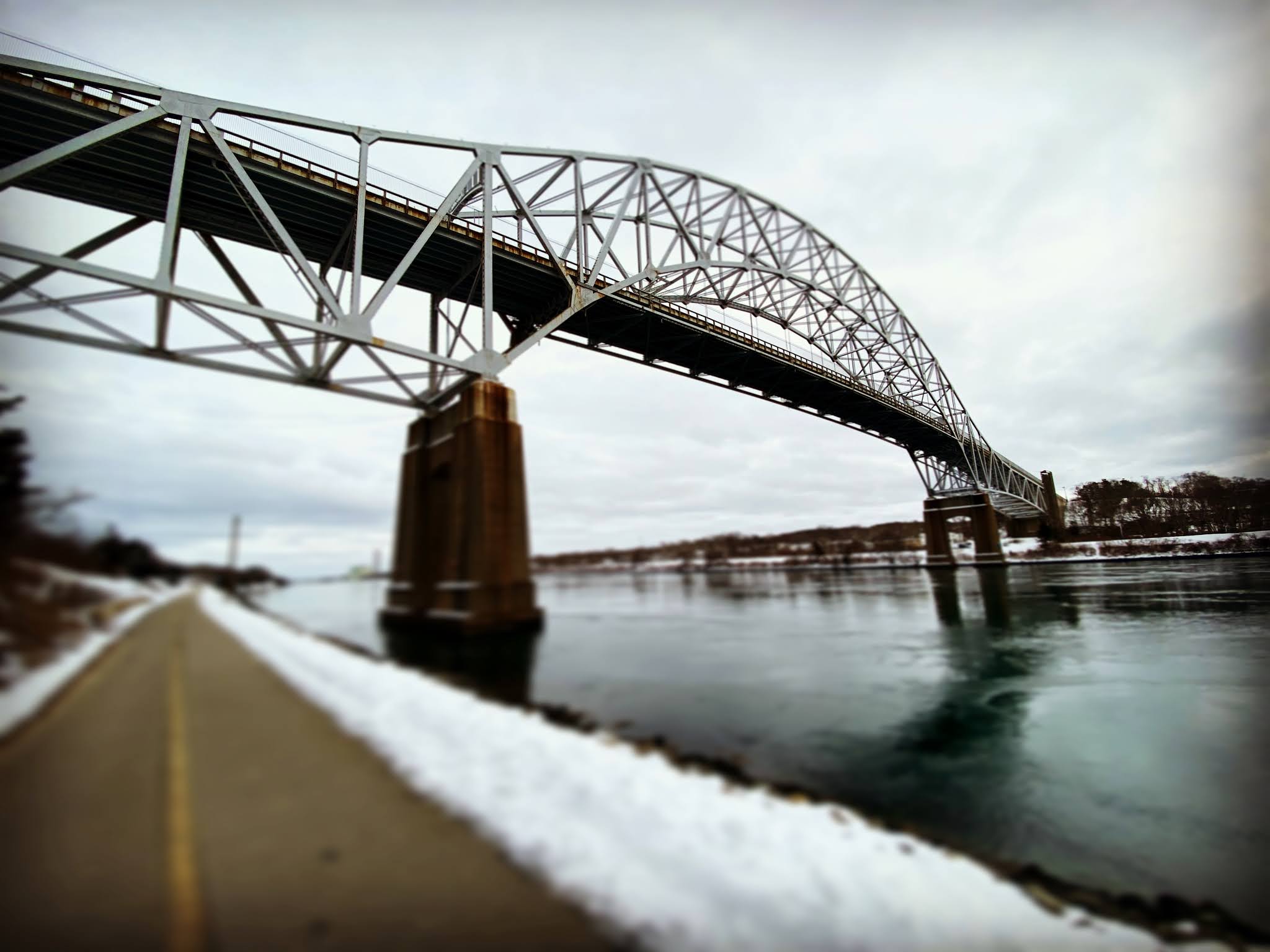 Sagamore Bridge Traffic 61 - pdg0yjf