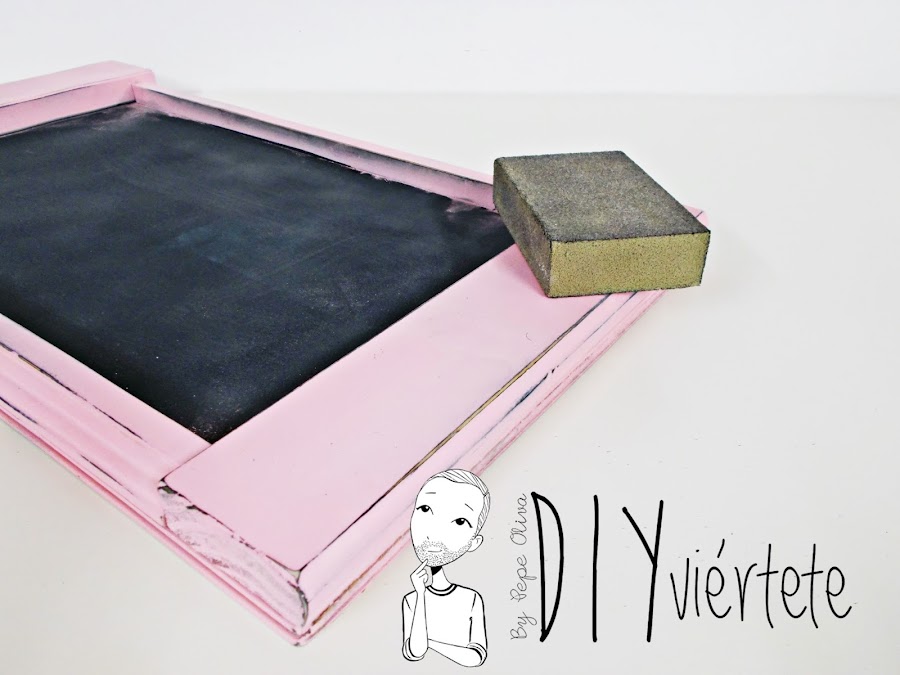 DIY-bandeja-madera-bricolaje-craquelé-pintyplus-pintar-chalkpaint-pizarra-rosa-desayuno-8