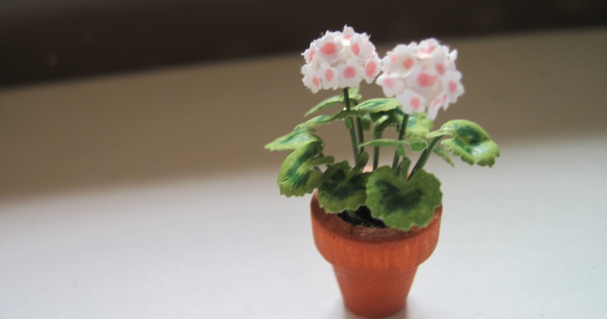 pulchinella's cellar miniatures How to Make Paper Geraniums