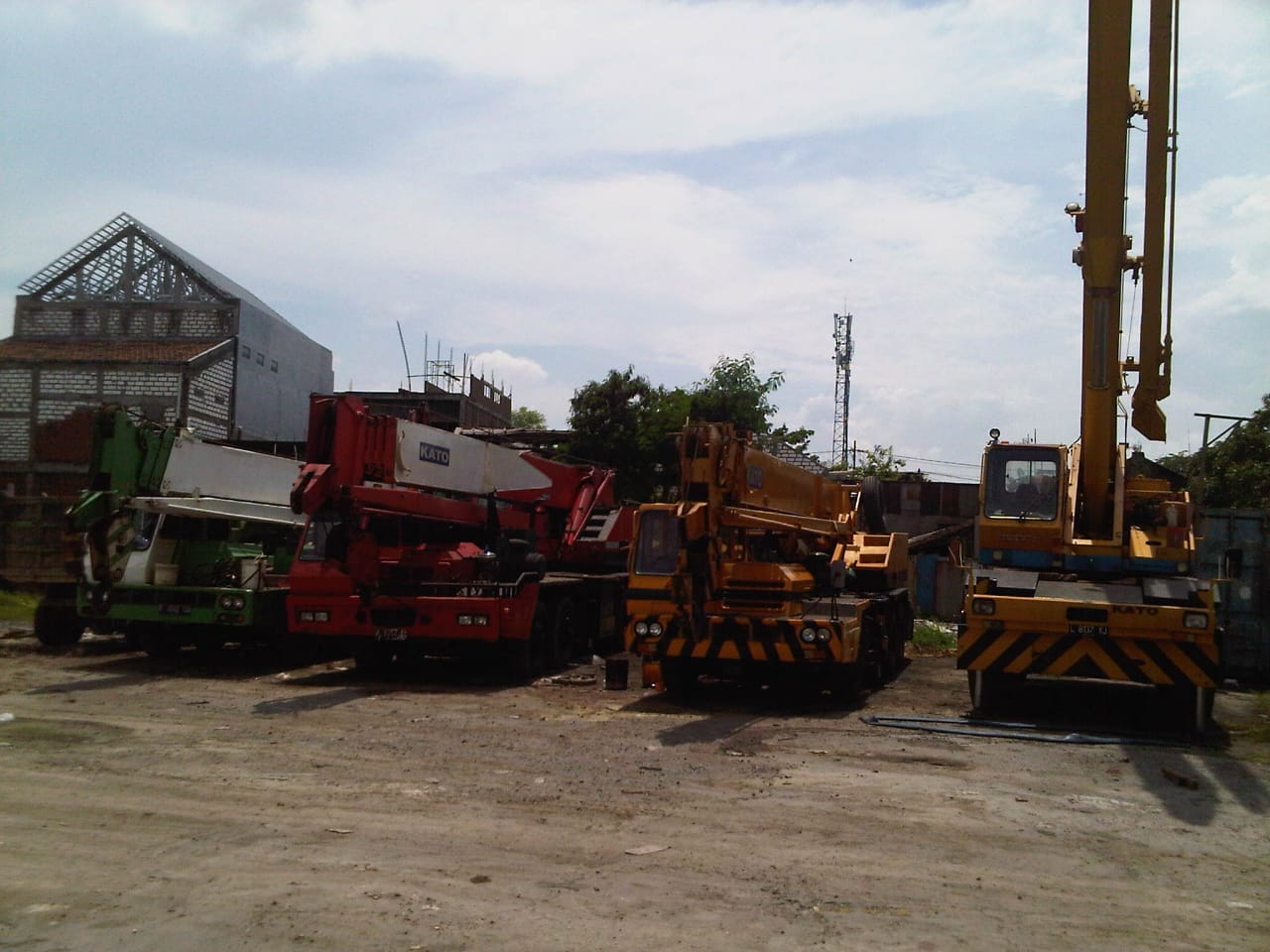 Wheel Loader Baru Rental Mobil Crane dan Rafter Crane di Surabaya
