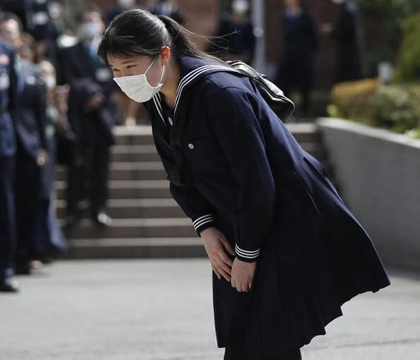 Princess Aiko, the only child of Emperor Naruhito and Empress Masako, graduated from high school. coronavirus mask