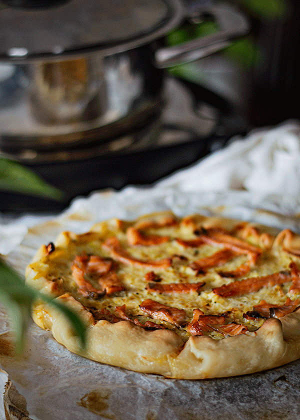 GALETTE DE PUERRO, CALABACÍN, QUESO DE CABRA Y SALMÓN SIN HORNO - TUVESYYOHAGO