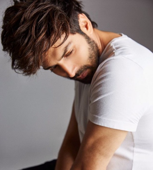 Kartik Aryan Age, Movie, Girlfriend, Biography, Wiki and More - Stars