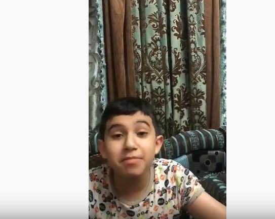 شاهد بالفيديو طفل يمني موهوب يقلد الرئيس الأمريكي دونالد ترامب