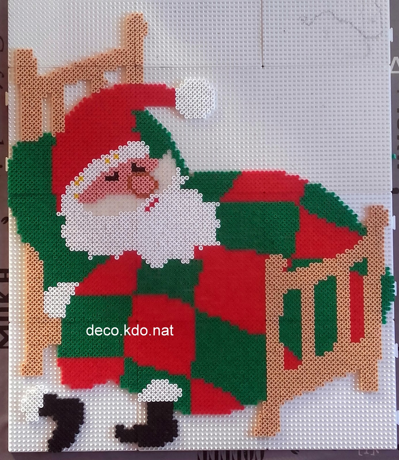 Deco Kdo Nat Perles Hama Pere Noel Dans Son Lit