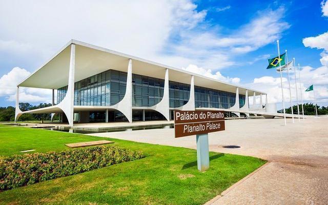 Governo corta 21 mil cargos e gratificações