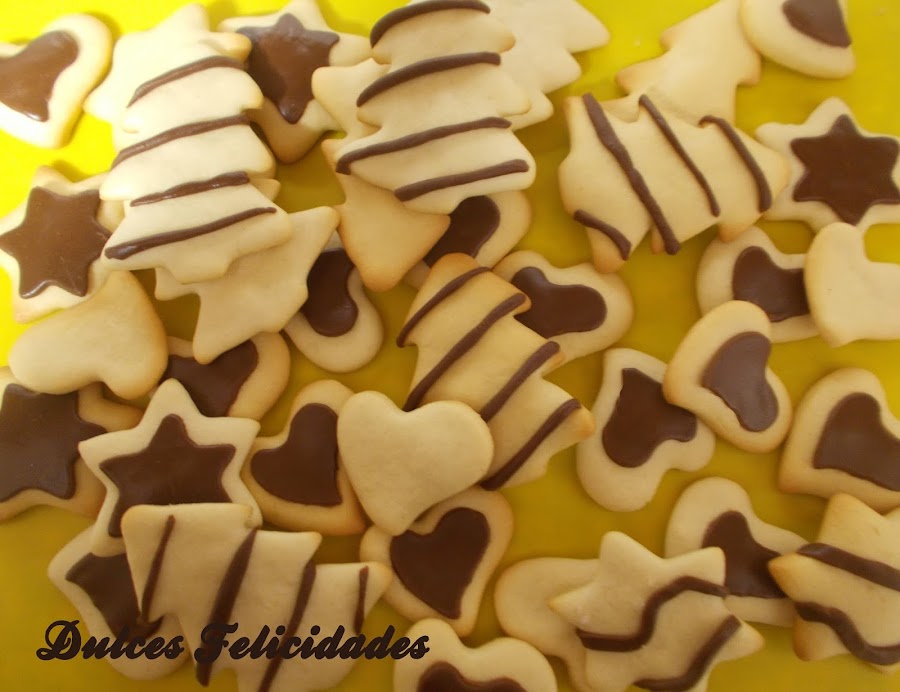 Galletas navideñas decoradas con fondant de chocolate