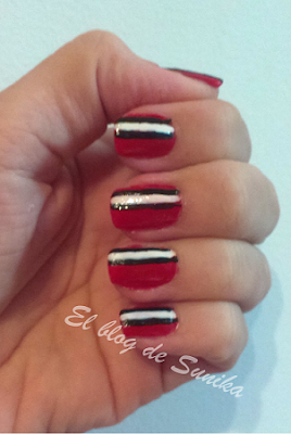 manicura rojo, blanco y negro