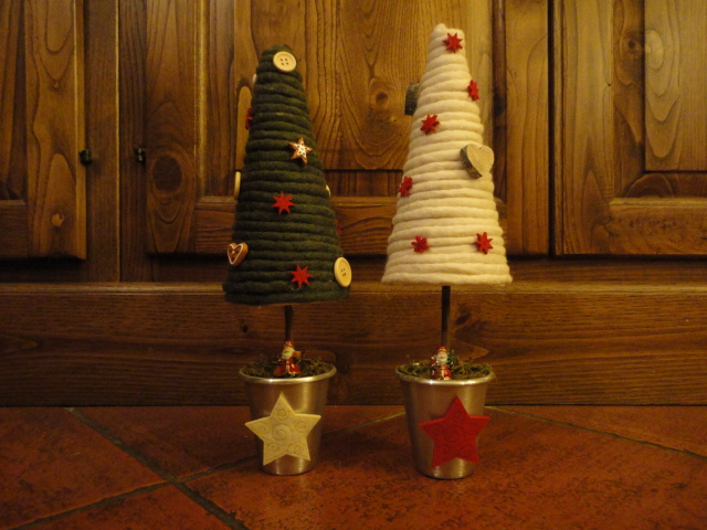 Alberi Di Natale In Polistirolo Decorati