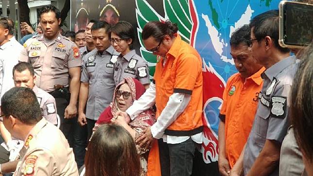 Dukungan Para Artis Mengalir Telur Untuk Nunung Dukungan Para Artis Mengalir Telur Untuk Nunung
