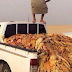 ما هي قصة هذه الصورة الغريبة التي هزت السعودية ! وما الشئ الغريب المحمل على السيارة لن تصدق ؟!!