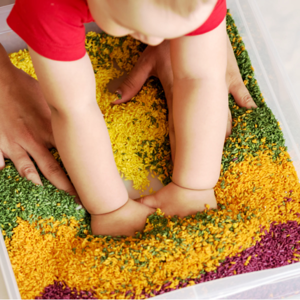 Make play rice for kids using Kool-aid!  Easy recipe and less messy than sand. #koolaiddyedrice #riceforkids #howtodyerice #ricerecipes #growingajeweledrose #activitiesforkids