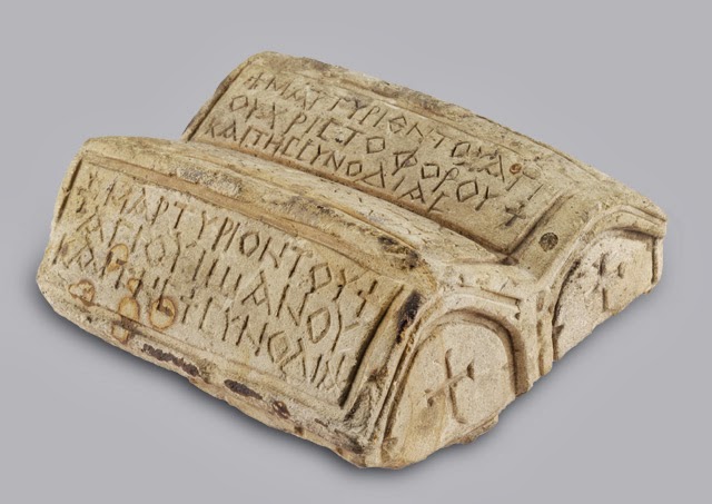  Ενεπίγραφο κάλυμμα πέτρινης λειψανοθήκης του Μουσείου Μπενάκη http://leipsanothiki.blogspot.be/