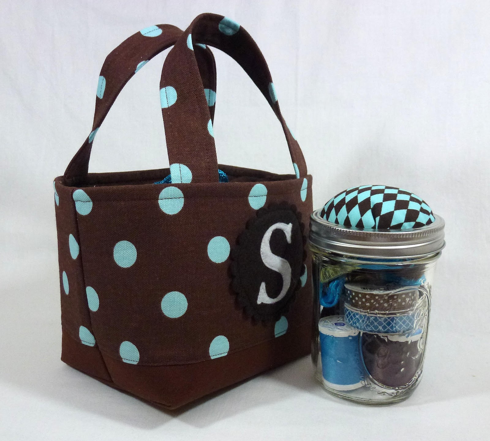 Leslie's Art and Sew Sewing Basket