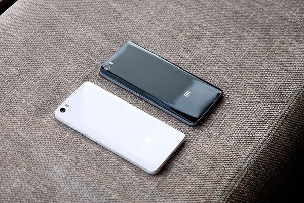 Xiaomi Mi 5 Pro: Εξαιρετικά ανθεκτικό το κεραμικό πίσω κάλυμμα [Video]